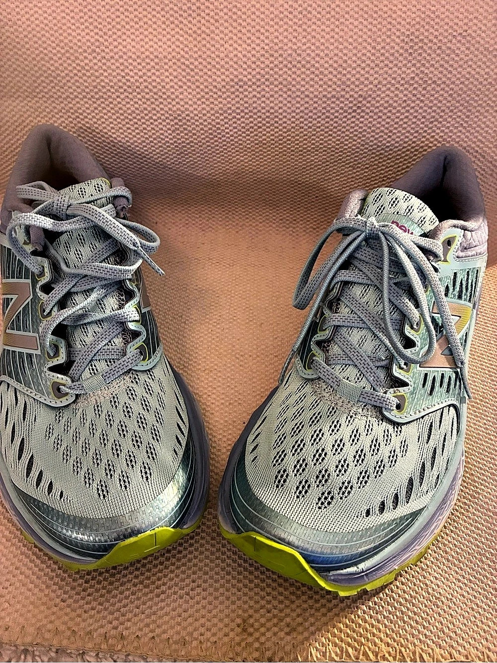 New Balance 890v6 Gray & Green US 8.5